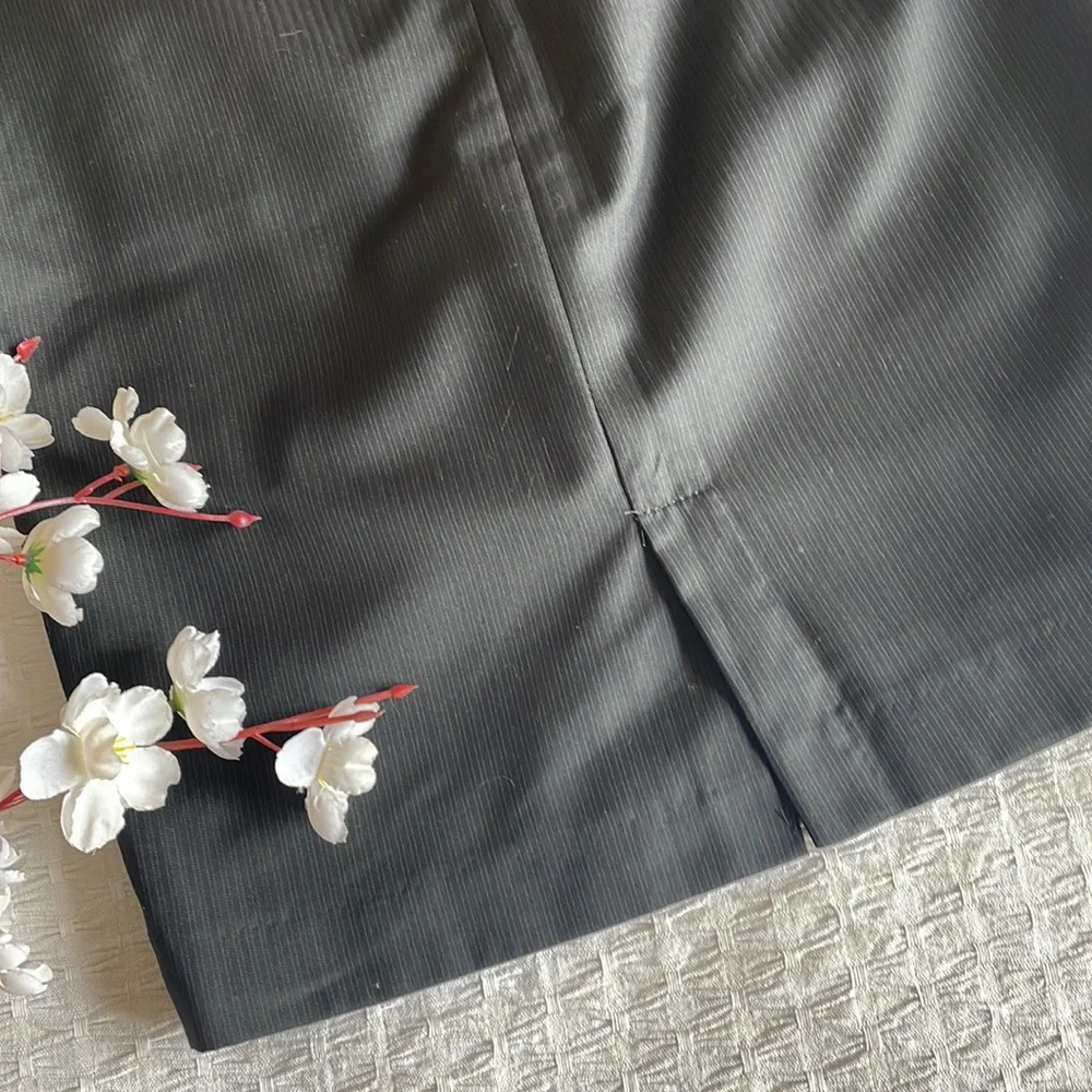 Pin striped Office skirt - knee length - Picture 7 of 9
